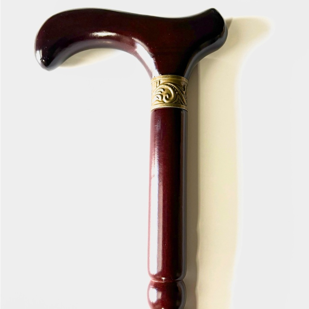 Grand Wooden Cane with small chip on back of handle (M)